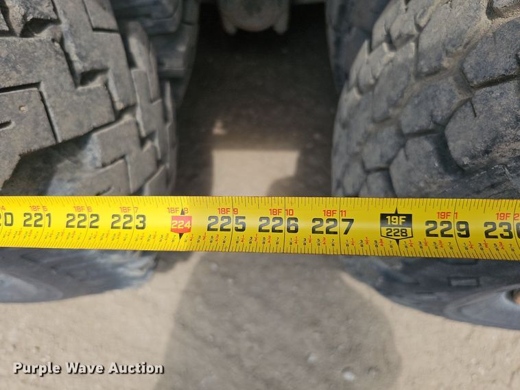 image for item DO2772 1982 Ford 8000  crane truck