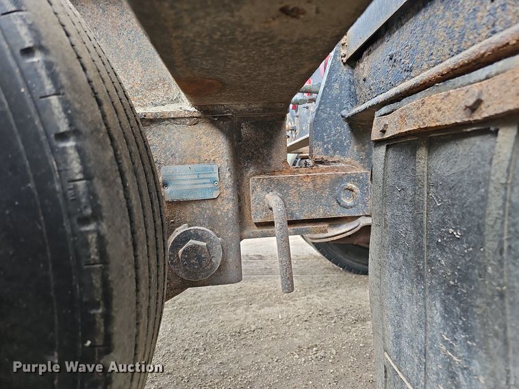 image for item DO2773 Etnyre RTB50TD3-T1  lowboy equipment trailer