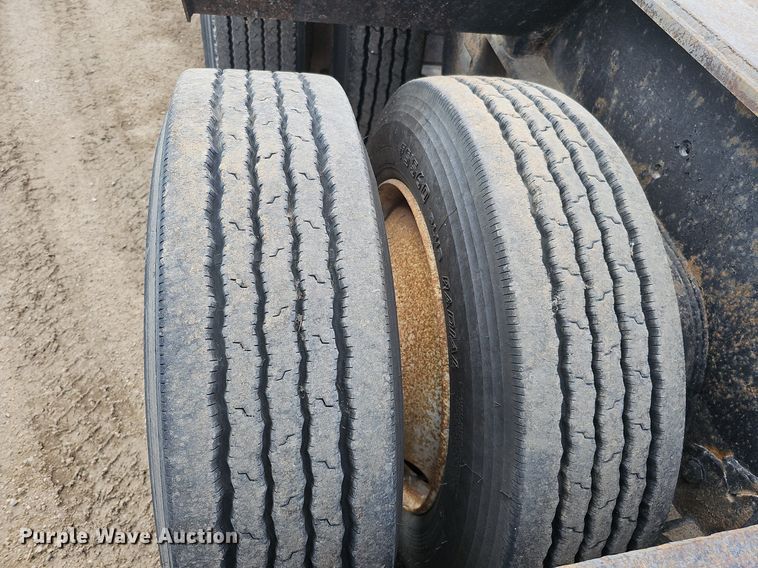 image for item DO2773 Etnyre RTB50TD3-T1  lowboy equipment trailer