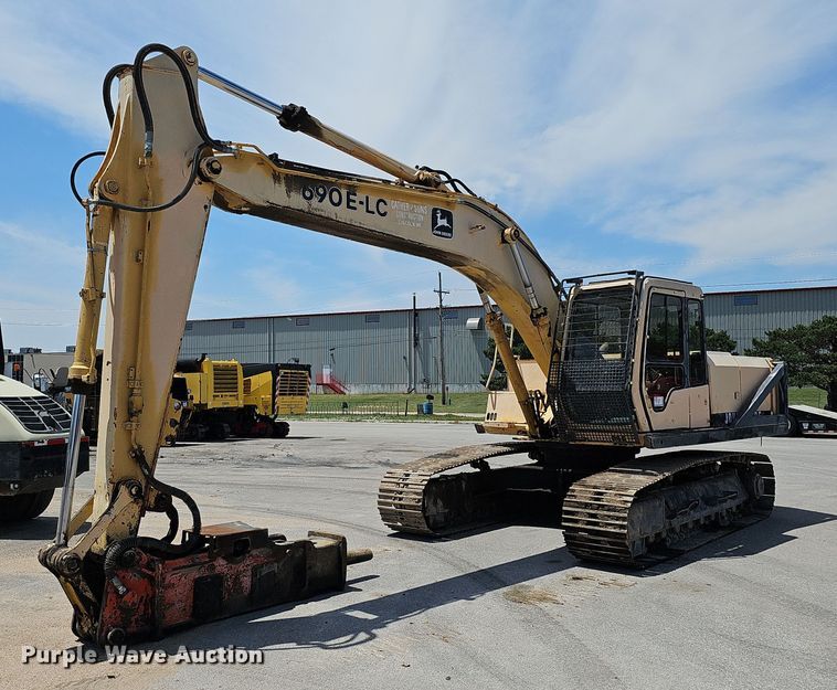 image for item DO2775 1992 John Deere 690E LC  excavator