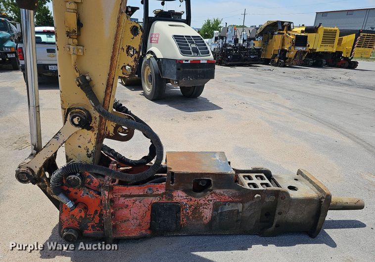 image for item DO2775 1992 John Deere 690E LC  excavator