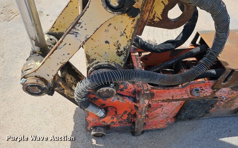 image for item DO2775 1992 John Deere 690E LC  excavator