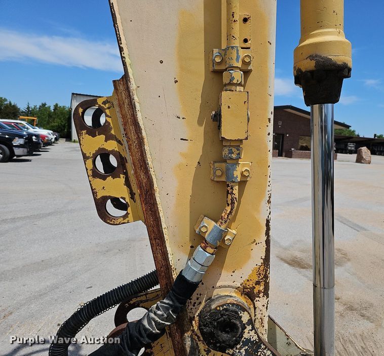 image for item DO2775 1992 John Deere 690E LC  excavator