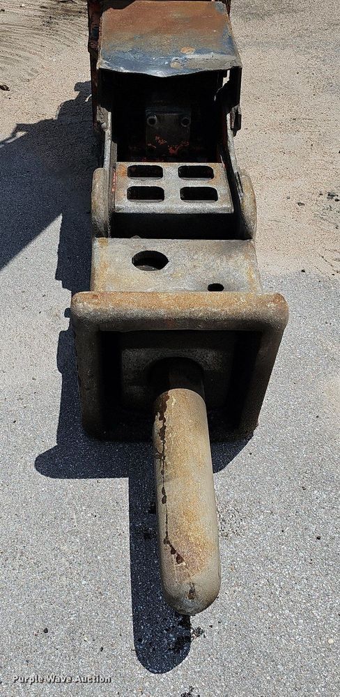 image for item DO2775 1992 John Deere 690E LC  excavator