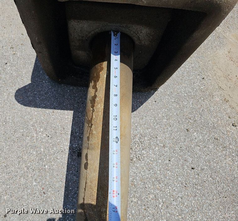 image for item DO2775 1992 John Deere 690E LC  excavator