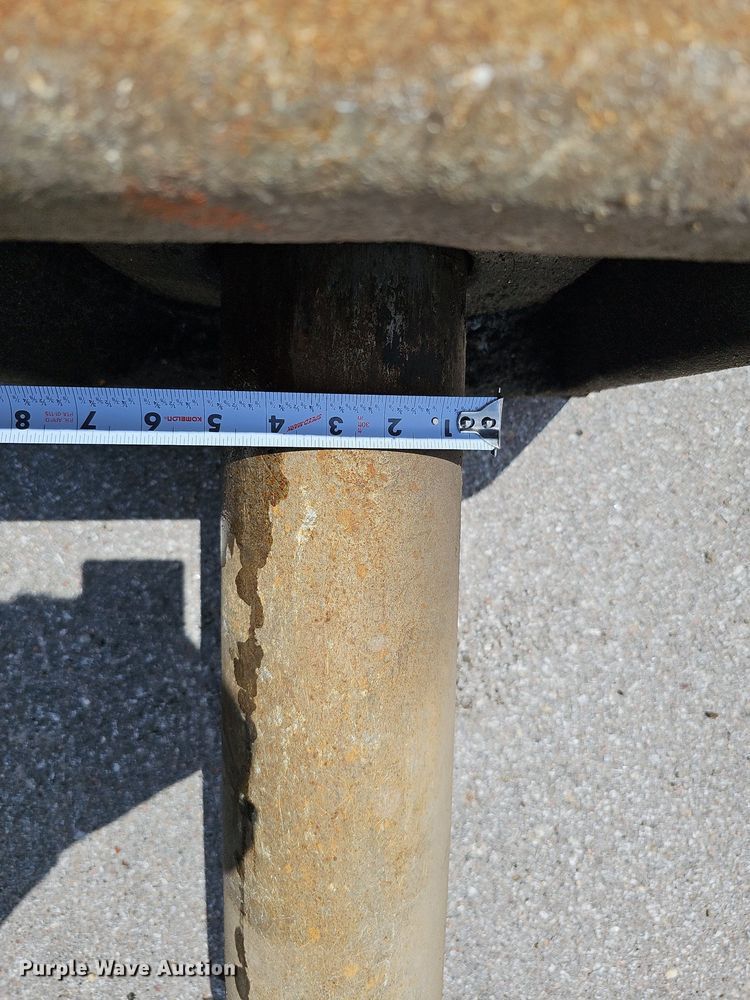 image for item DO2775 1992 John Deere 690E LC  excavator