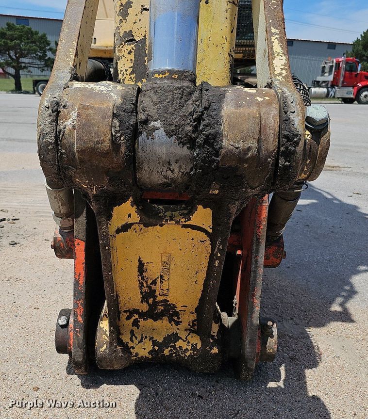 image for item DO2775 1992 John Deere 690E LC  excavator