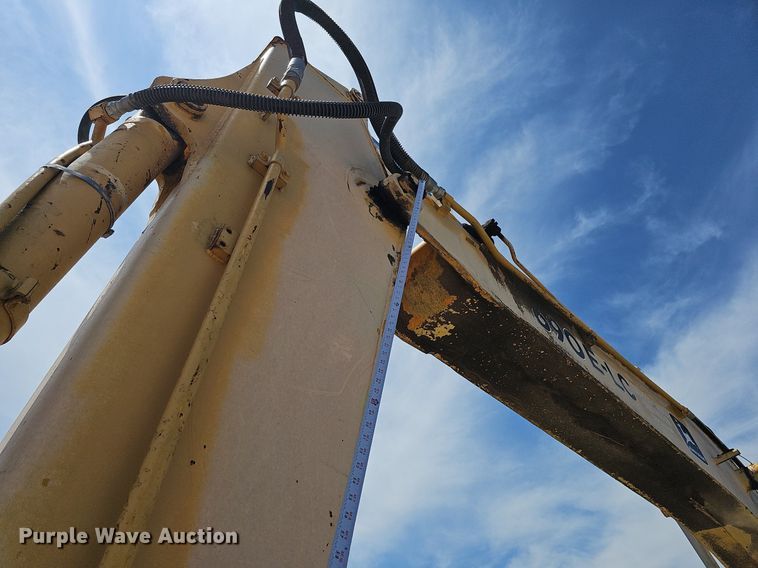 image for item DO2775 1992 John Deere 690E LC  excavator