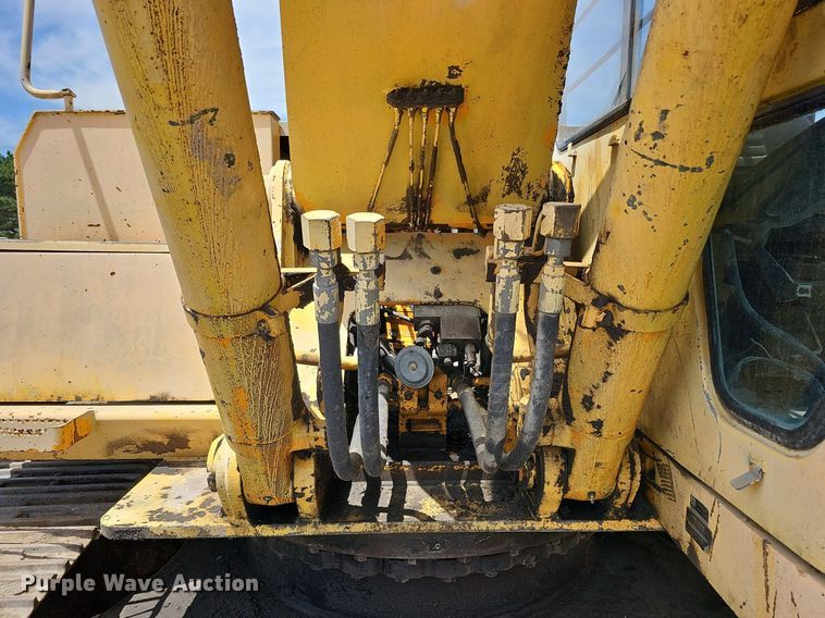 image for item DO2775 1992 John Deere 690E LC  excavator