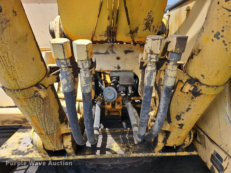 image for item DO2775 1992 John Deere 690E LC  excavator