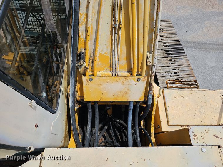 image for item DO2775 1992 John Deere 690E LC  excavator