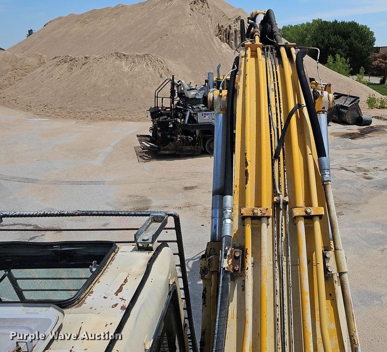 image for item DO2775 1992 John Deere 690E LC  excavator