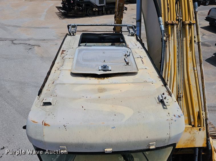 image for item DO2775 1992 John Deere 690E LC  excavator