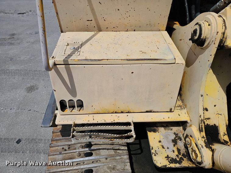 image for item DO2775 1992 John Deere 690E LC  excavator