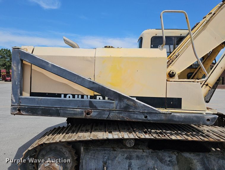 image for item DO2775 1992 John Deere 690E LC  excavator