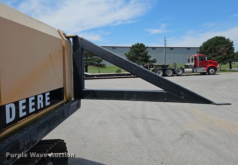 image for item DO2775 1992 John Deere 690E LC  excavator