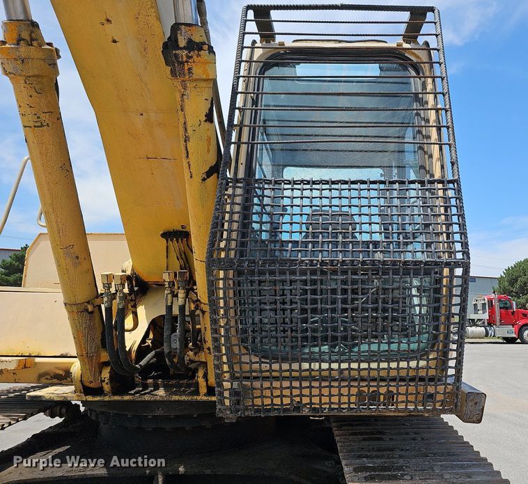 image for item DO2775 1992 John Deere 690E LC  excavator