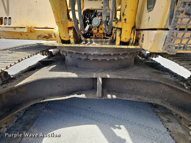 image for item DO2775 1992 John Deere 690E LC  excavator