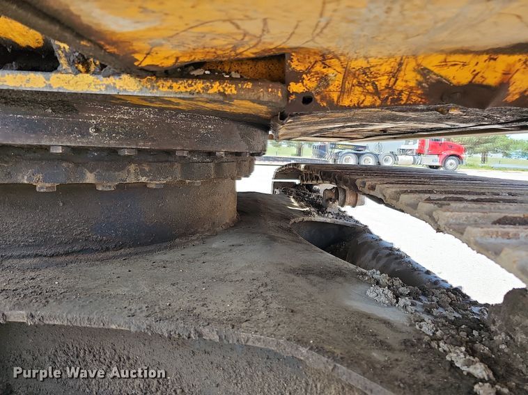 image for item DO2775 1992 John Deere 690E LC  excavator