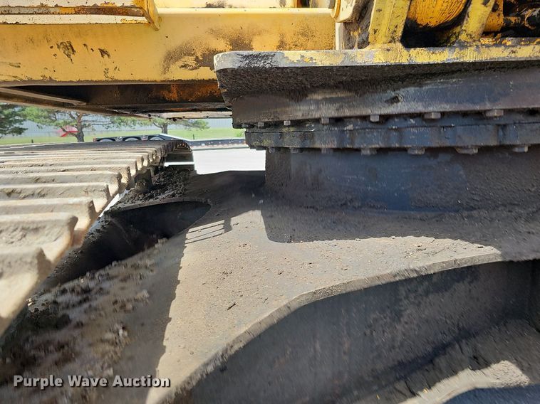 image for item DO2775 1992 John Deere 690E LC  excavator