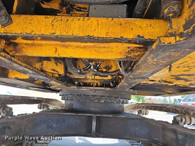 image for item DO2775 1992 John Deere 690E LC  excavator