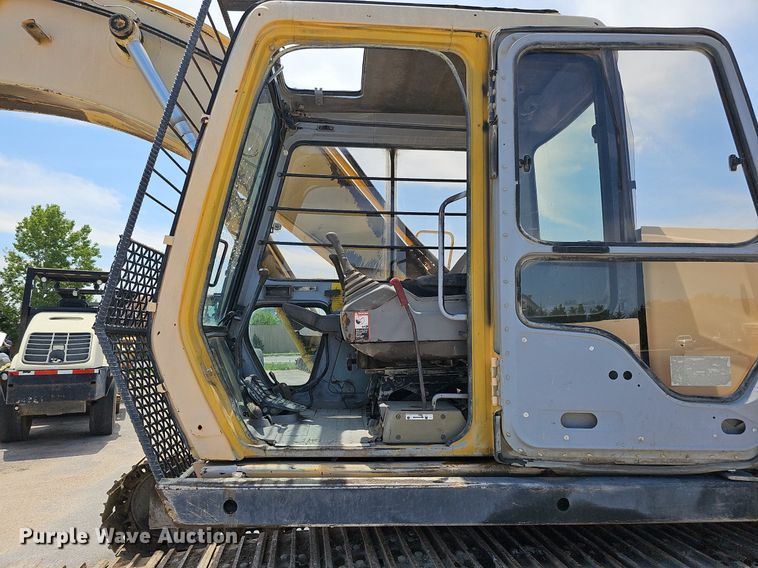 image for item DO2775 1992 John Deere 690E LC  excavator
