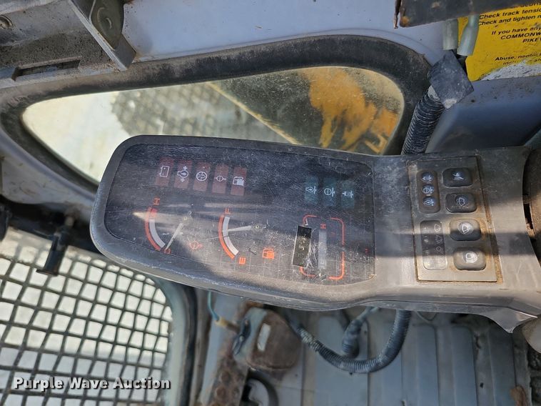 image for item DO2775 1992 John Deere 690E LC  excavator