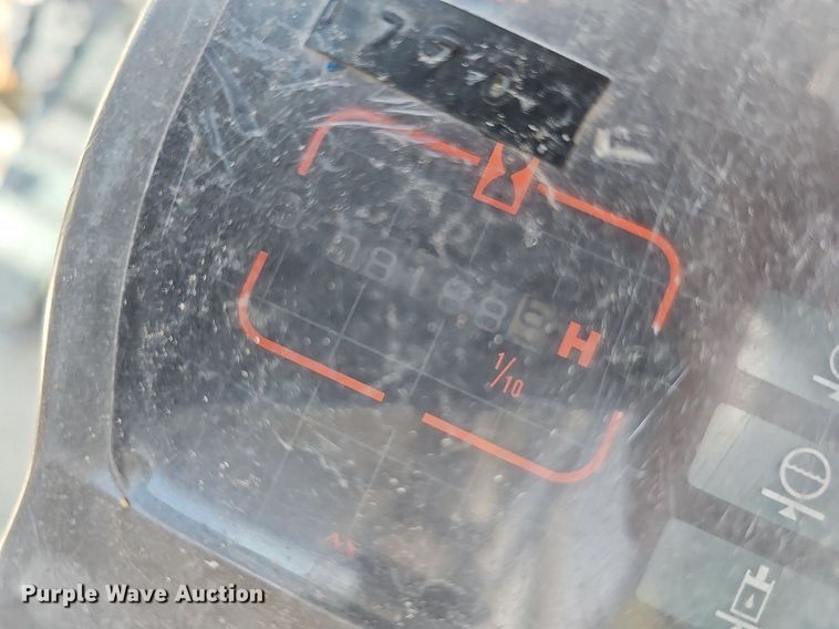 image for item DO2775 1992 John Deere 690E LC  excavator