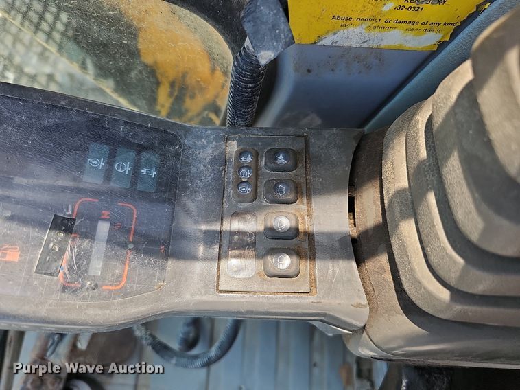 image for item DO2775 1992 John Deere 690E LC  excavator