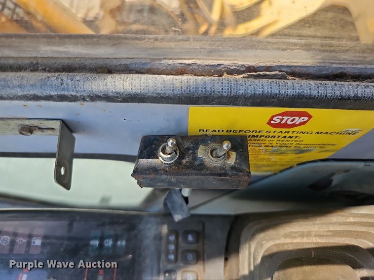 image for item DO2775 1992 John Deere 690E LC  excavator