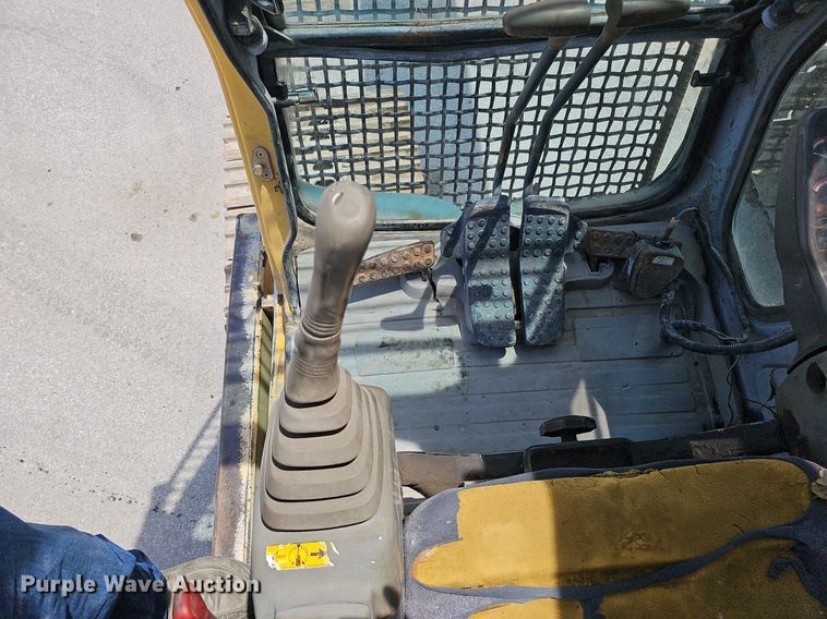 image for item DO2775 1992 John Deere 690E LC  excavator