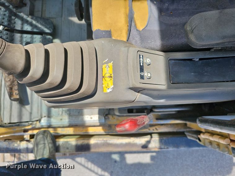 image for item DO2775 1992 John Deere 690E LC  excavator