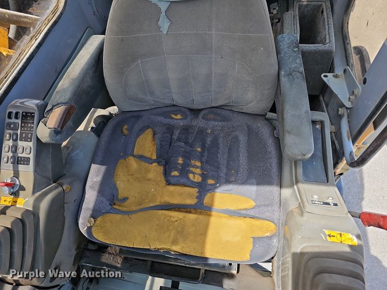 image for item DO2775 1992 John Deere 690E LC  excavator