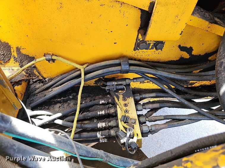 image for item DO2775 1992 John Deere 690E LC  excavator