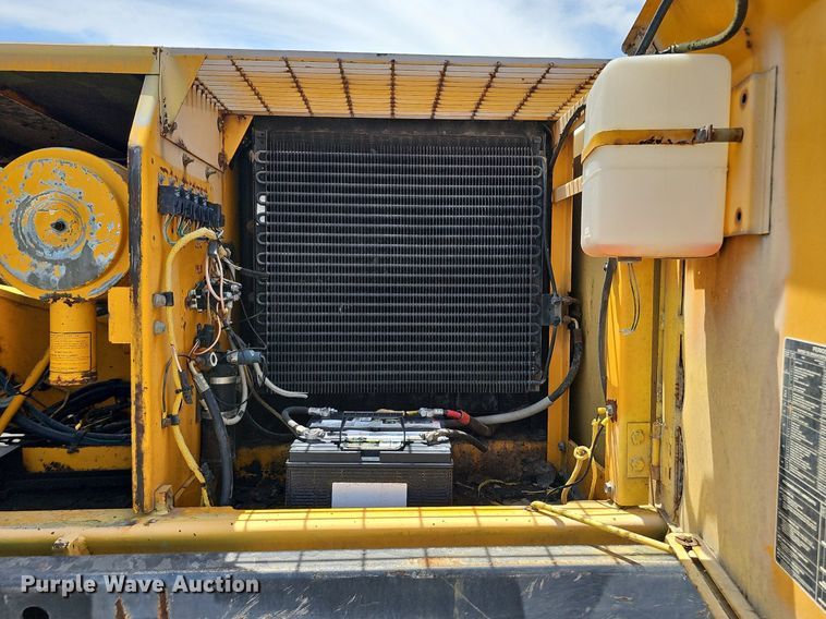 image for item DO2775 1992 John Deere 690E LC  excavator