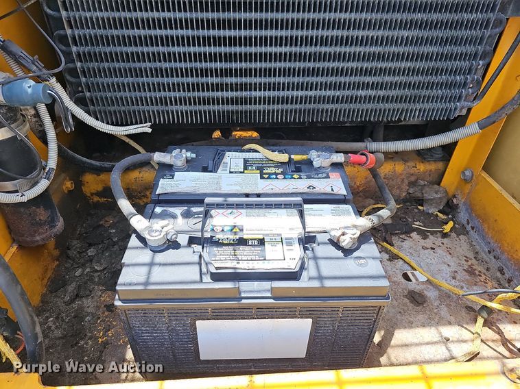 image for item DO2775 1992 John Deere 690E LC  excavator