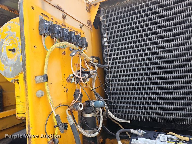 image for item DO2775 1992 John Deere 690E LC  excavator