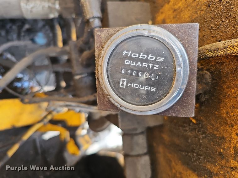 image for item DO2775 1992 John Deere 690E LC  excavator