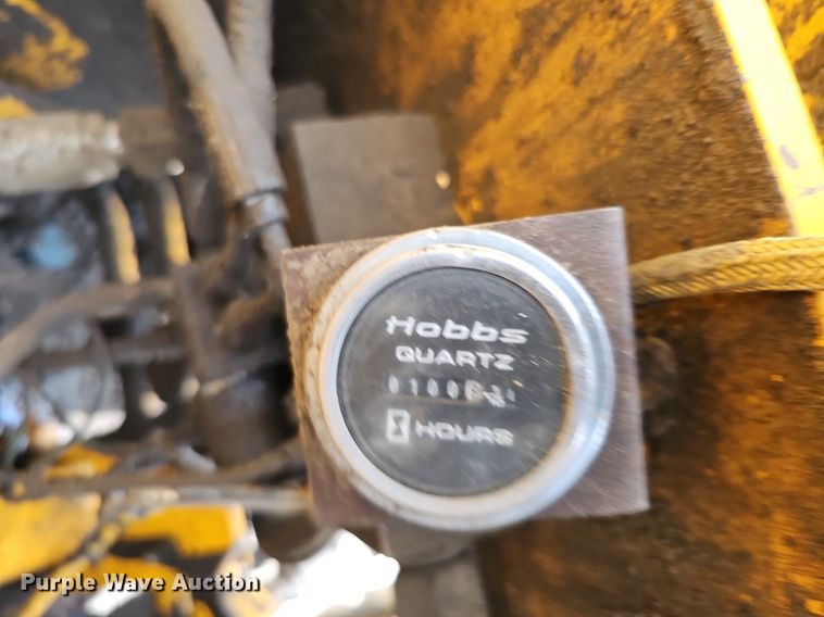 image for item DO2775 1992 John Deere 690E LC  excavator