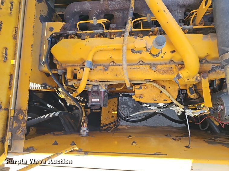 image for item DO2775 1992 John Deere 690E LC  excavator