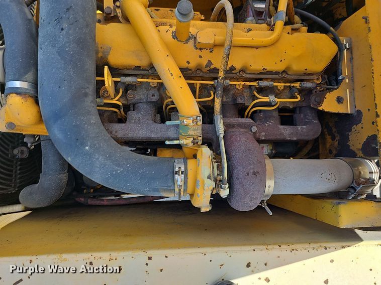 image for item DO2775 1992 John Deere 690E LC  excavator