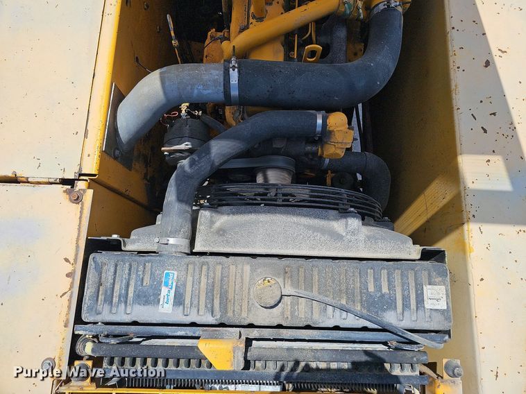 image for item DO2775 1992 John Deere 690E LC  excavator