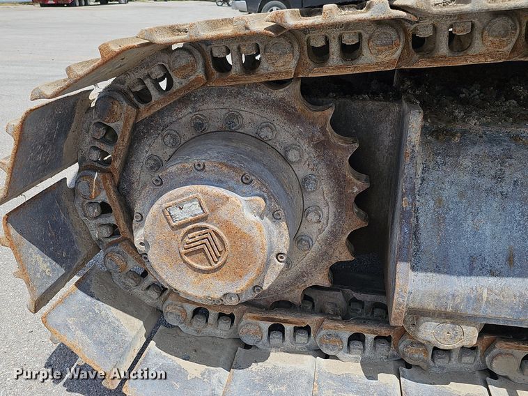 image for item DO2775 1992 John Deere 690E LC  excavator