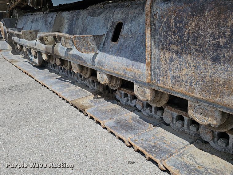 image for item DO2775 1992 John Deere 690E LC  excavator