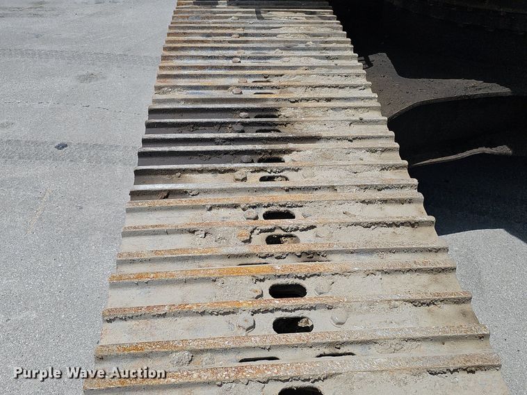 image for item DO2775 1992 John Deere 690E LC  excavator