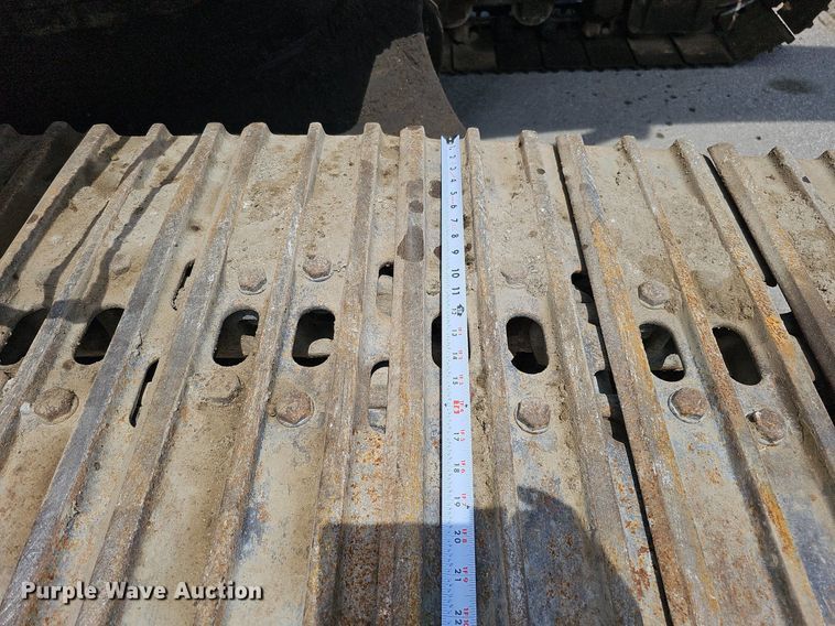 image for item DO2775 1992 John Deere 690E LC  excavator