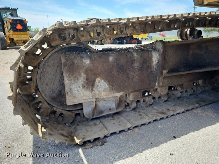 image for item DO2775 1992 John Deere 690E LC  excavator