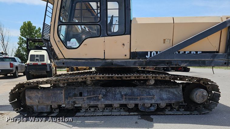 image for item DO2775 1992 John Deere 690E LC  excavator