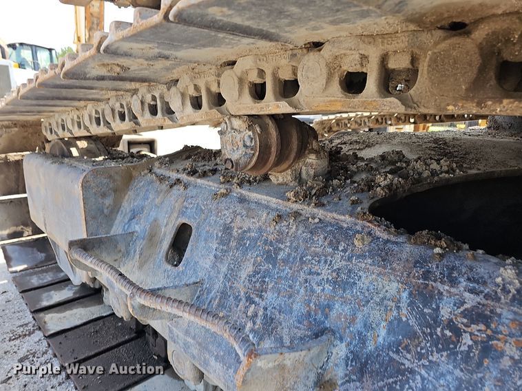 image for item DO2775 1992 John Deere 690E LC  excavator