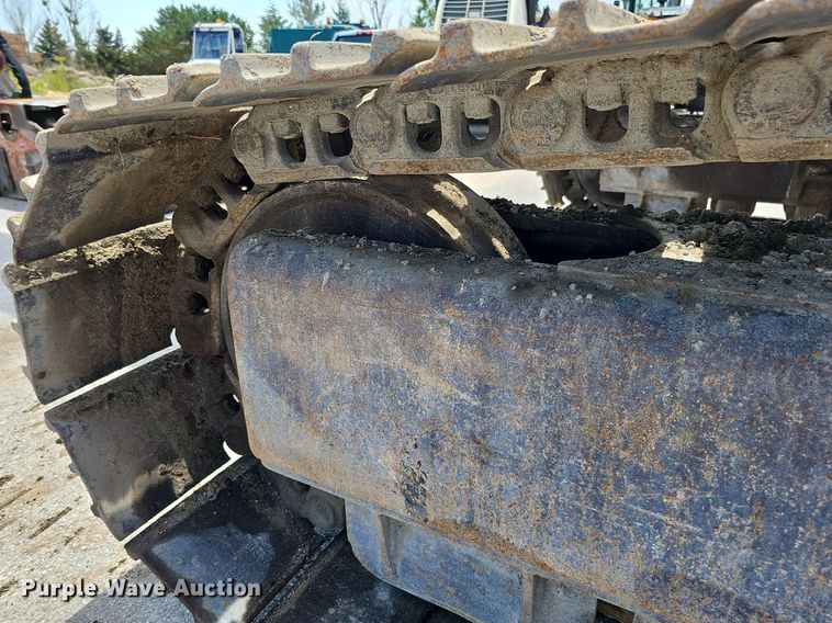 image for item DO2775 1992 John Deere 690E LC  excavator